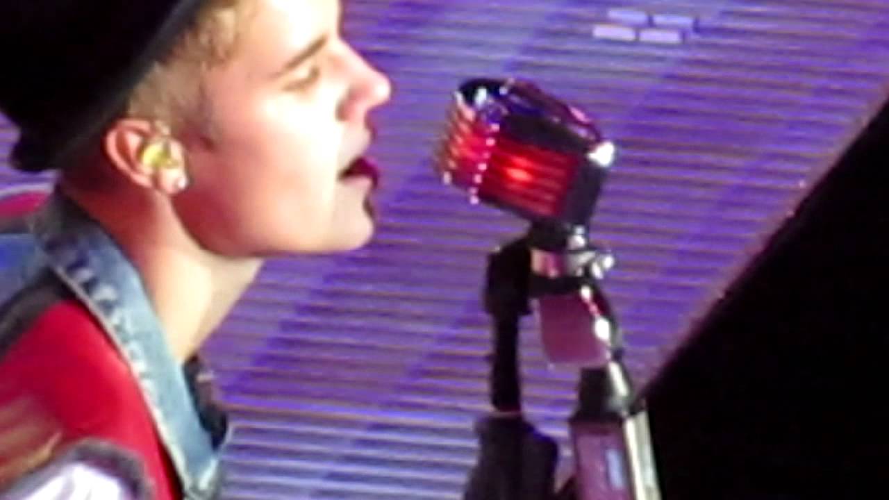 Justin Bieber- Die In Your Arms Oakland 10/6/12 HD