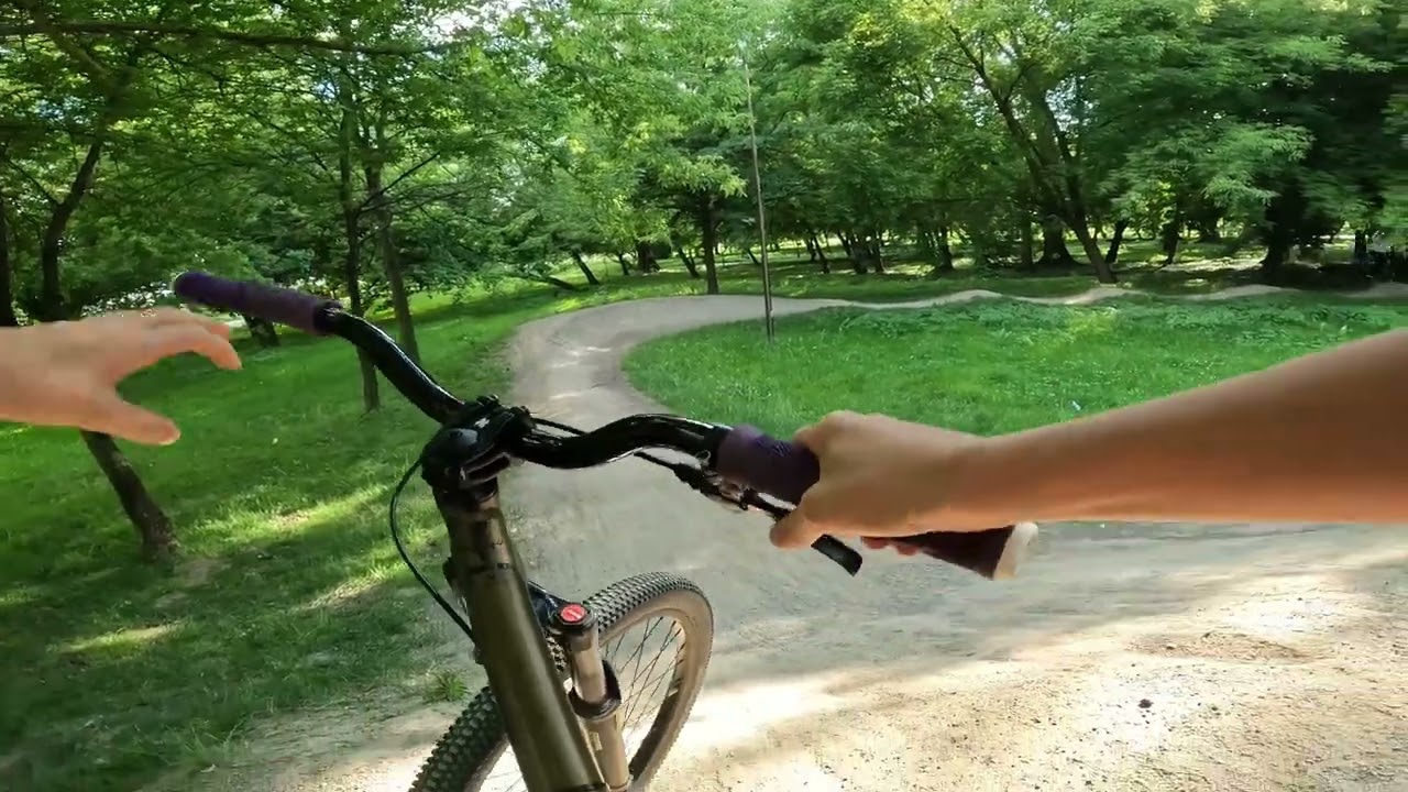 Skakanie małych hopeczek | Park Ludowy