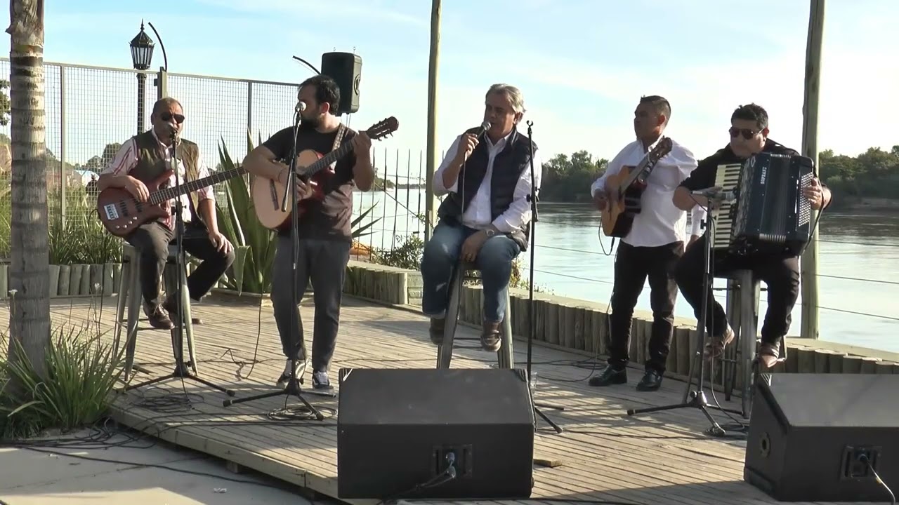 OSCAR MACÍAS Y EL GRUPO CURUPÍ