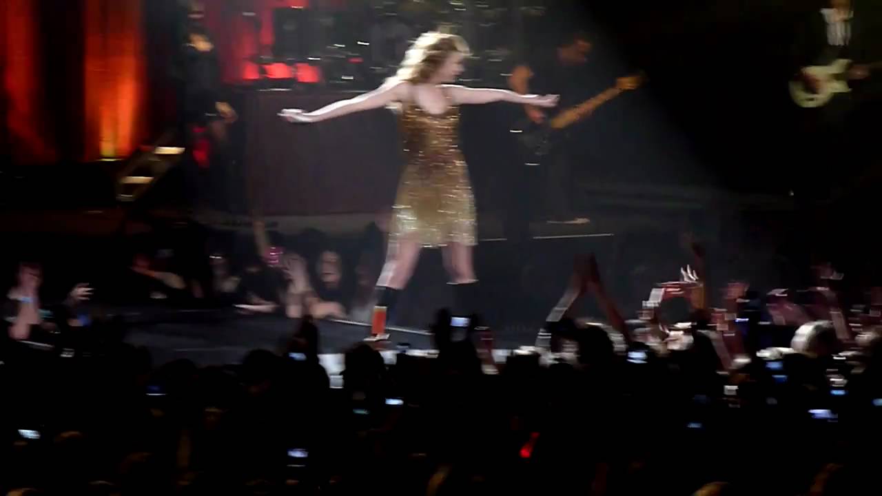 Taylor Swift - Intro and Sparks Fly - Live in Oslo, Norway 03/09/11 HD