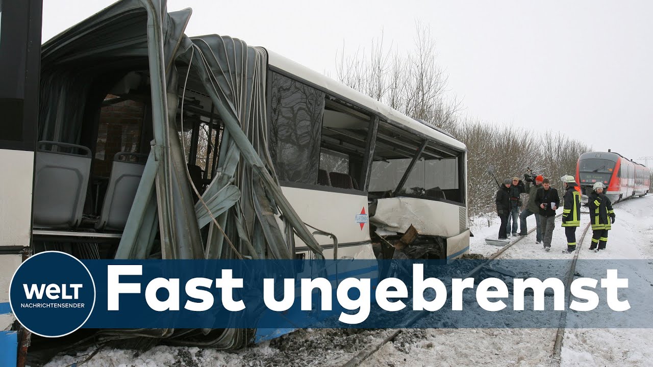 RIESEN RUMMS: Zug kracht in voller Fahrt in mit Flüssiggas betriebenen Bus und entgleist