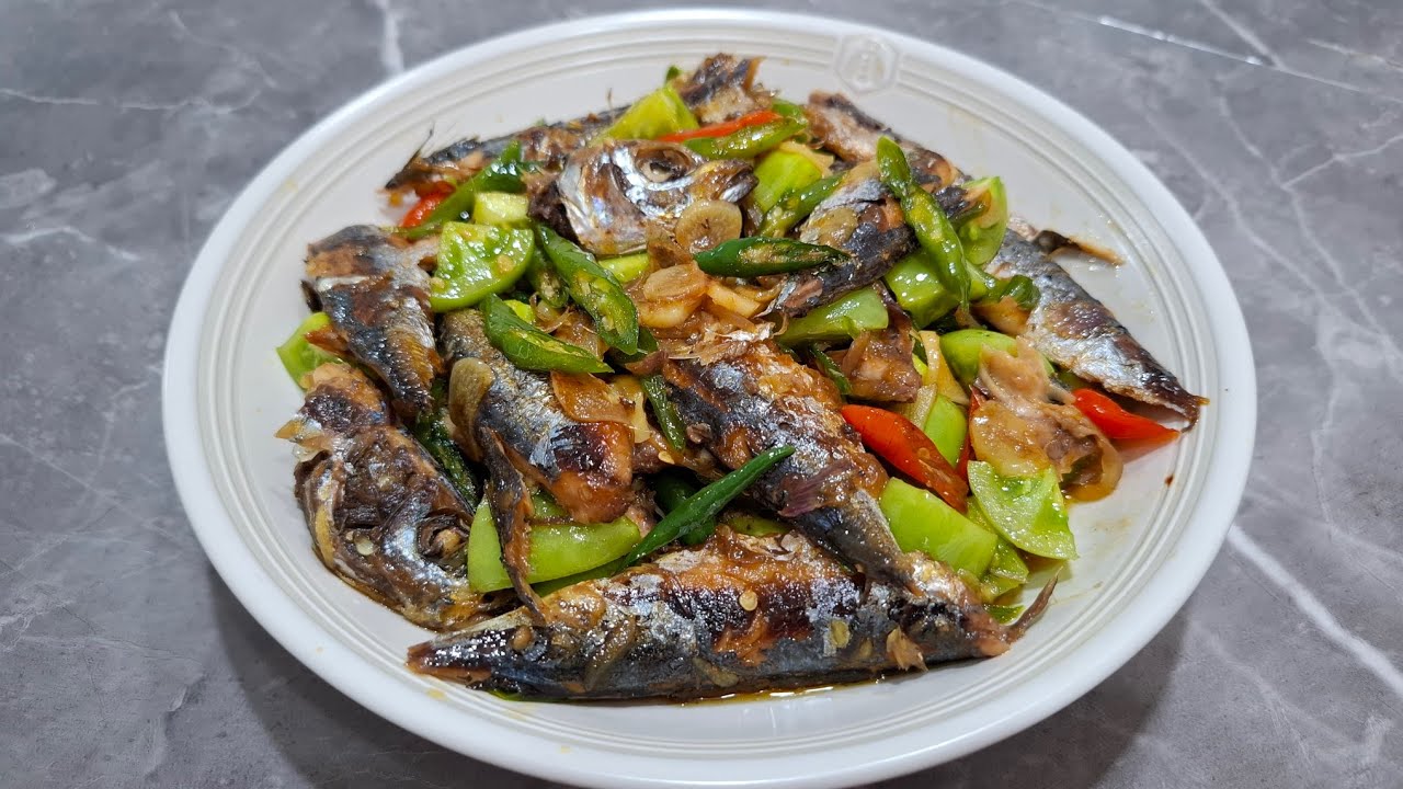 Cara membuat resep TUMIS IKAN PINDANG CABE IJO Yang enak
