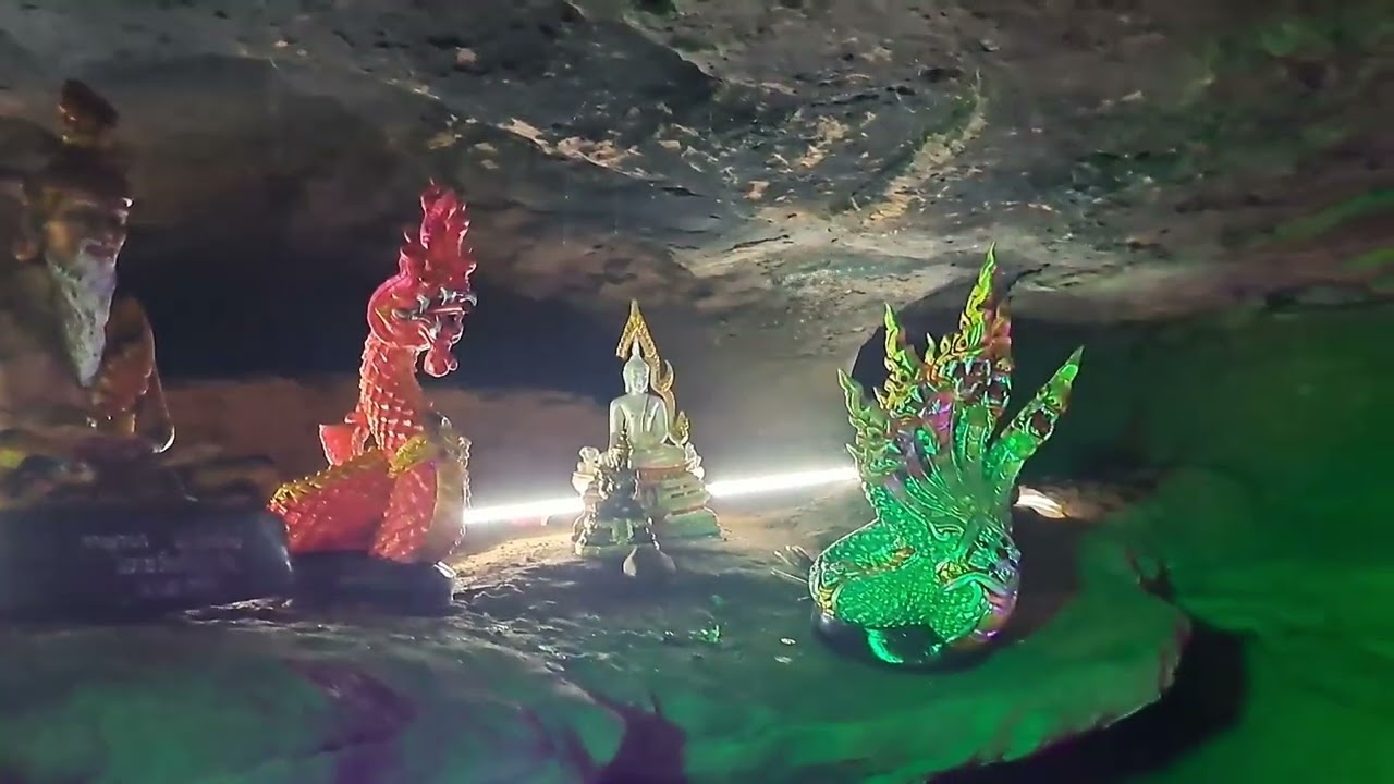 Visite d'une grotte étonnante en Isan en mode Indianna Jones