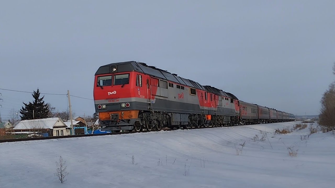 Тепловозы ТЭП70БС-284/076 с пассажирским поездом №082Э 