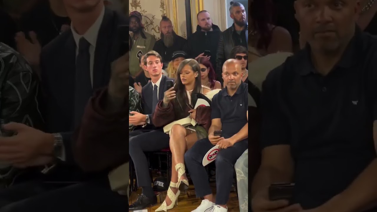 Rihanna Recording At Fashion Show #rihanna #rihannasong #fashion #fashionshow #fentybeauty #fenty