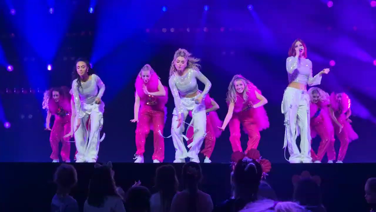 K3 Zeesterren 16 maart 13:30 | Medley: Liefde Is Een Eiland / K3 4-ever / Tjikke Boem