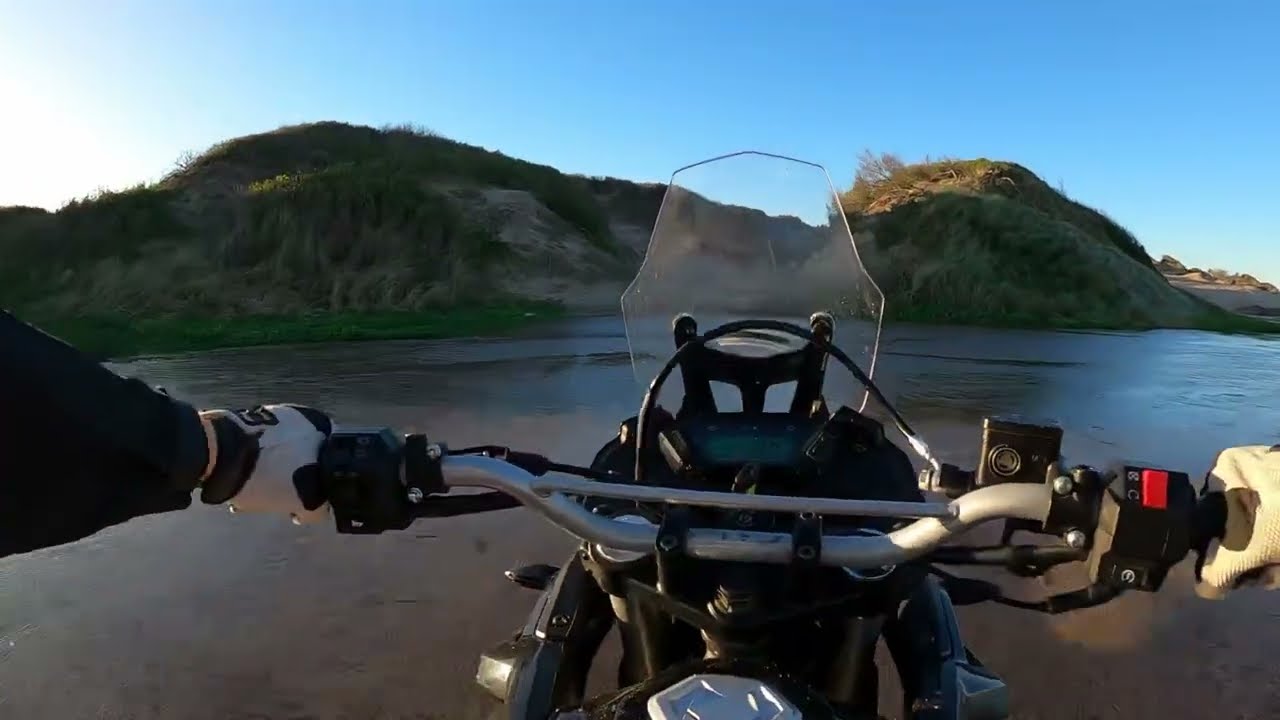 Gilera SMX 250 Adventure series andando en la arena de Miramar