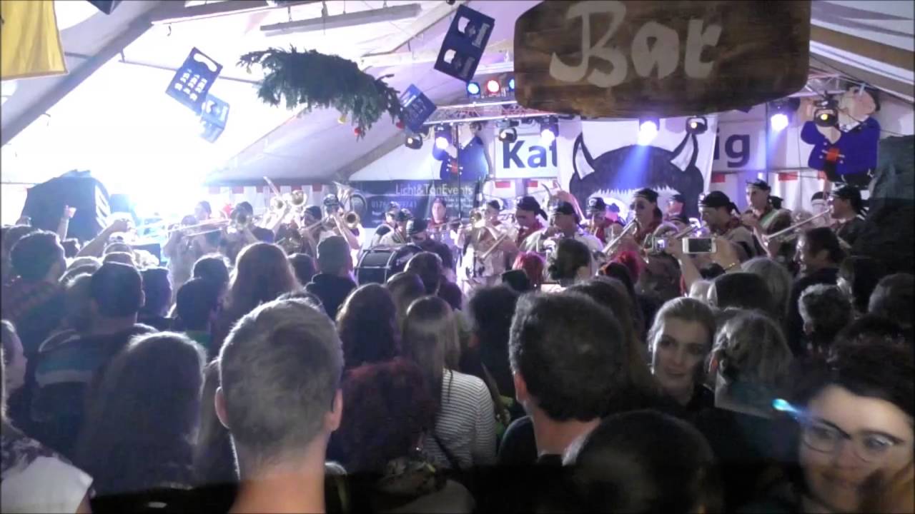 Guggenmusik Furtwangen bei ihrem 35. Geburtstagsfest ...