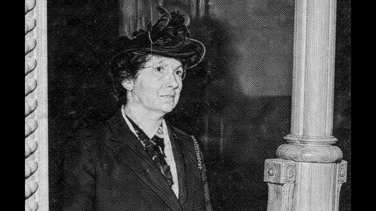 Palmer House Maid&rsquo;s Last Look in Mansion in 1950