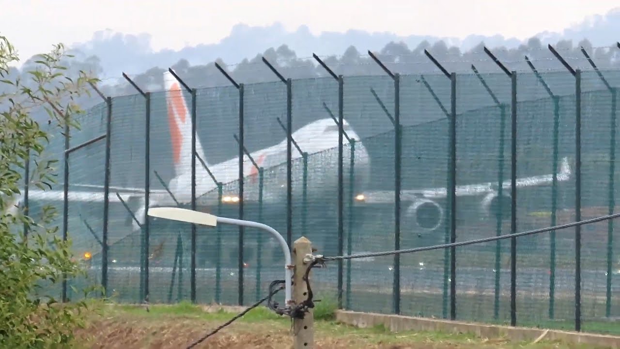 Aí está o incrível gigante 747 cargueiro magma aterragem aeroporto Francisco Sá carneiro porto