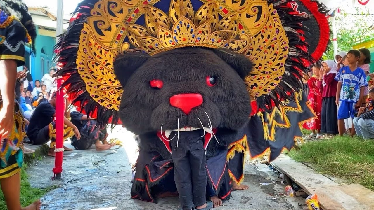 Barongan Hitam Nyaplok Bocil Dewa Dewi Di Wonowoso