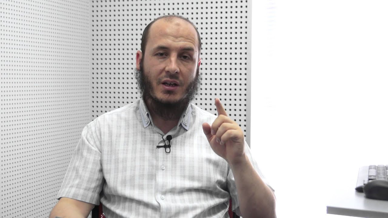 Cduhet te bej ai qe le namazin e Xhumase per shkak te punes?