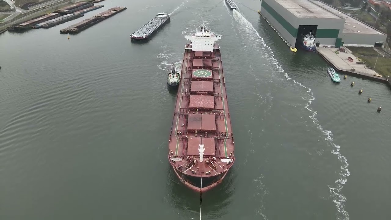 Het Grootste Schip Ooit in Gent: PIAVIA komt aan bij ArcelorMittal Belgium!