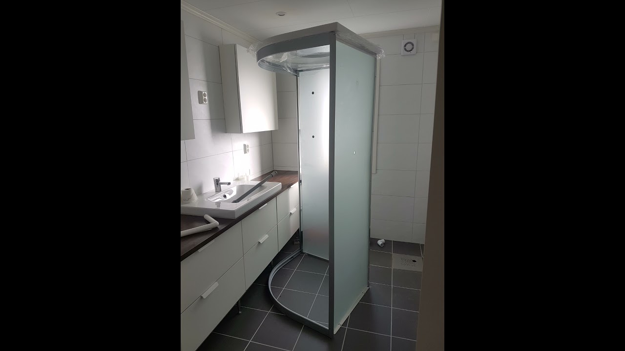 Svanen dusjkabinett hvit 90x90x210 sammensatt med d&aring;rlig bruksanvisning