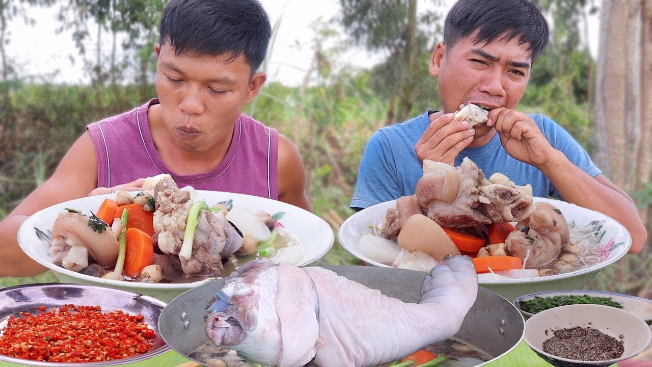 Làm Nồi Hủ Tiếu Giò Heo Siêu To Siêu Ngon Đậm Đà Hương Vị Miền Tây