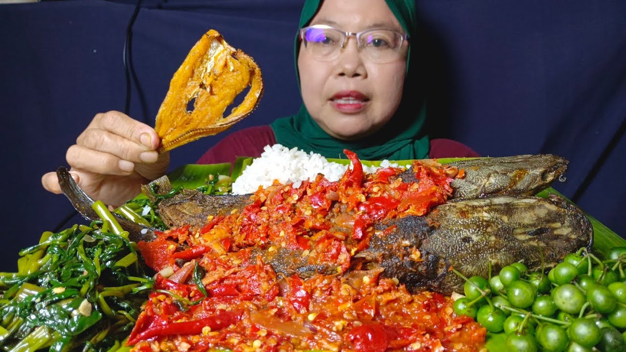 Sederhana!! Pecak lele pedas mercon ikan asin gabus oseng kangkung lalapan lenca kerupuk