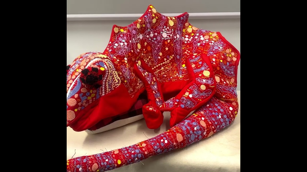 Colour changing puppet 