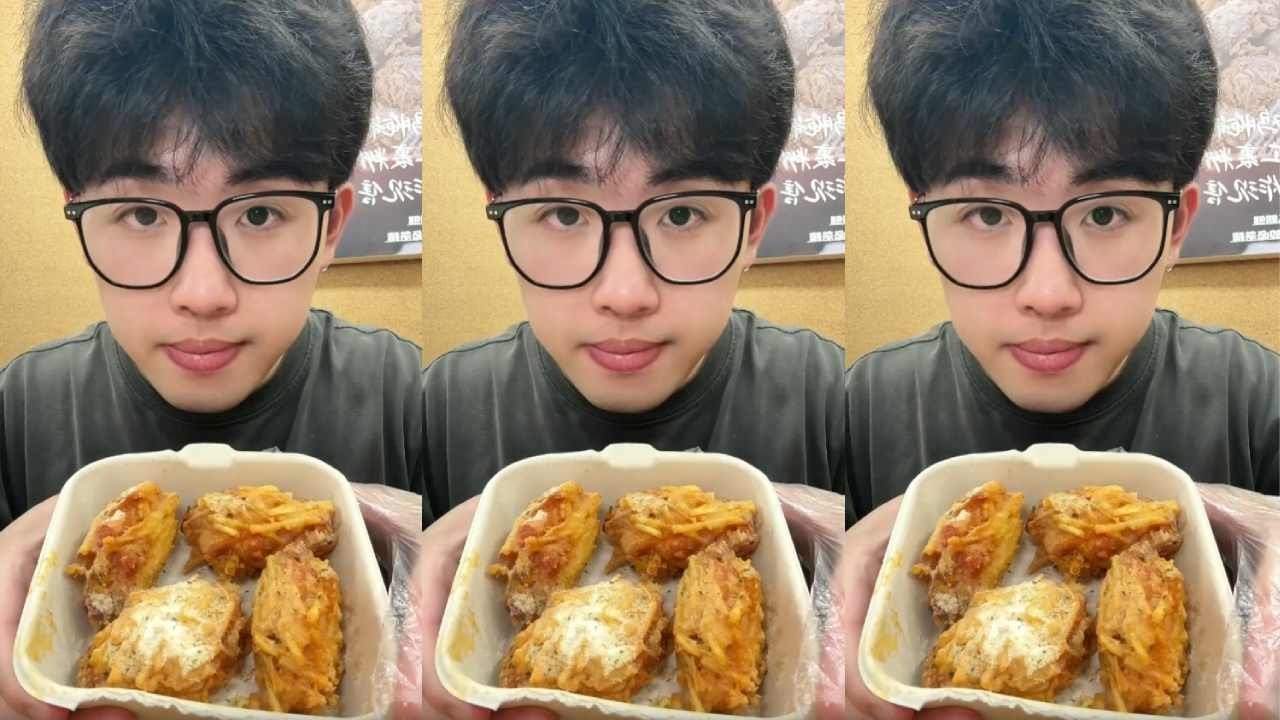 武汉你不亏是碳水天堂啊 真的太好吃了❗️#武汉美食 #黑鸭煲 #锅盔 #美食vlog