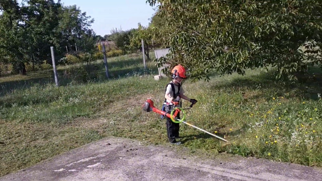 Vasárnapi fűkaszálás / HUSQVARNA Brushcutter mowing work mower