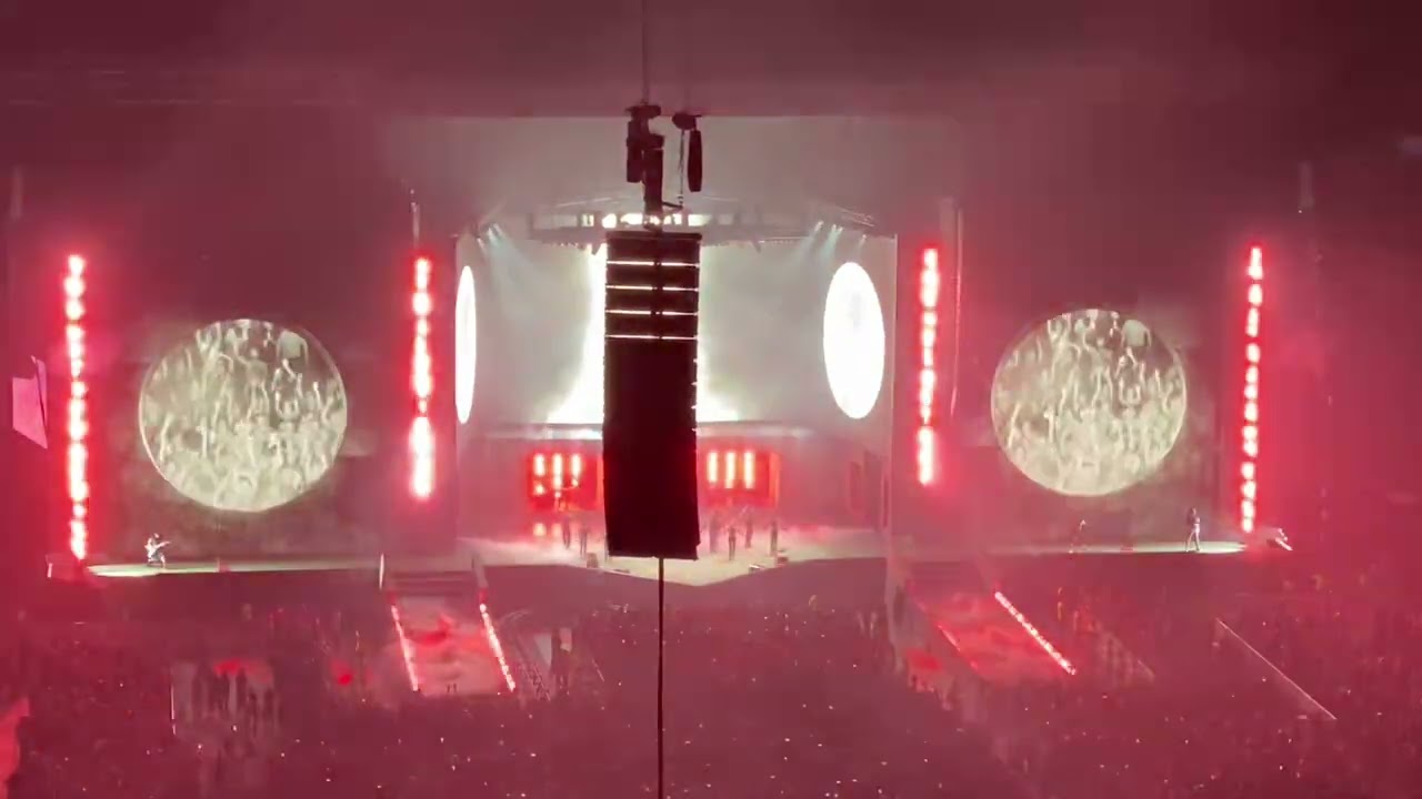 Lady Gaga - Intro | Bad Romance | Just Dance | Poker Face - Toronto, ON - LIVE - Rogers Centre