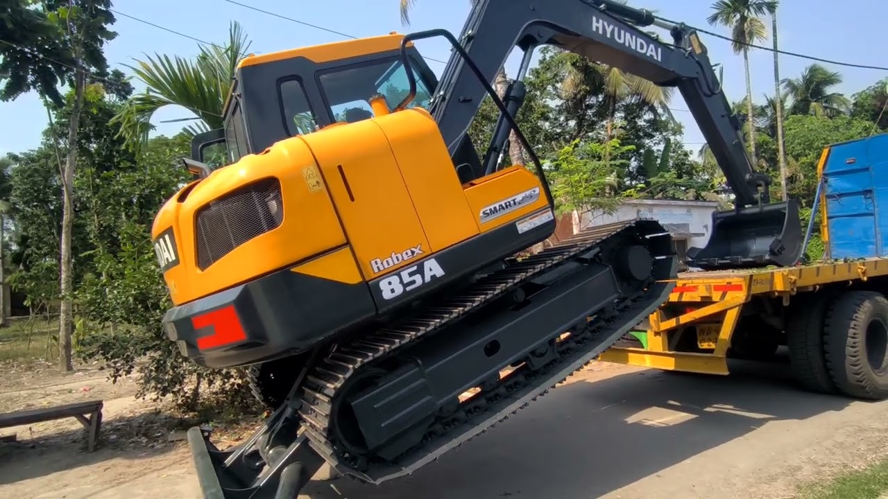 HYUNDAI 85A smart'Plus Excavator New model (AC)Cabin 2025. Unloading with my company.