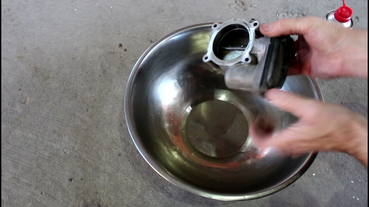 Промывка дроссельной заслонки на Форд Эксплорер 2013 года Ford Explorer 3,5