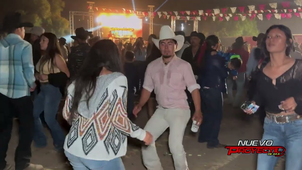 Noche de Baile en Santa María CA [Nuevo Proyectil de Oax]