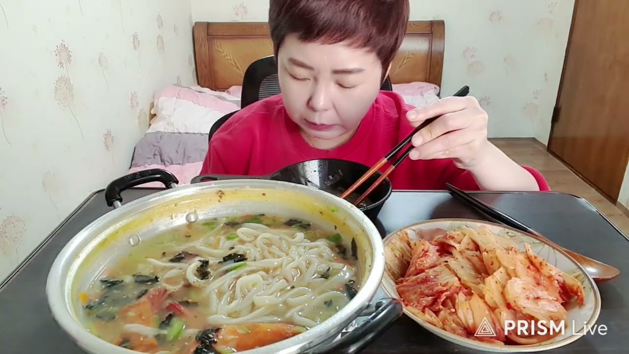 칼국수 끓였어요^^#먹방#MUKBANG#KALGUKSU#KIMCHI#KOREANFOOD
