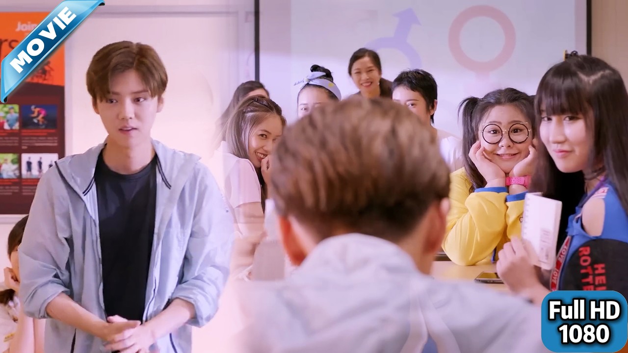 校草剛做完自我介紹，沒想到下一秒全校女生都來追著他要聯絡方式❤️ Chinese Television Dramas #最新電視劇#最新電影 #最新熱播劇 #火爆短劇 #逆襲 #爽文 #打臉 #爽劇