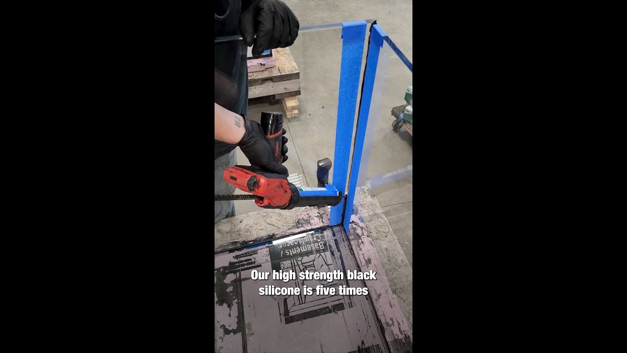Applying Strong Silicone in a Fish Tank #shorts #aquarium #fish