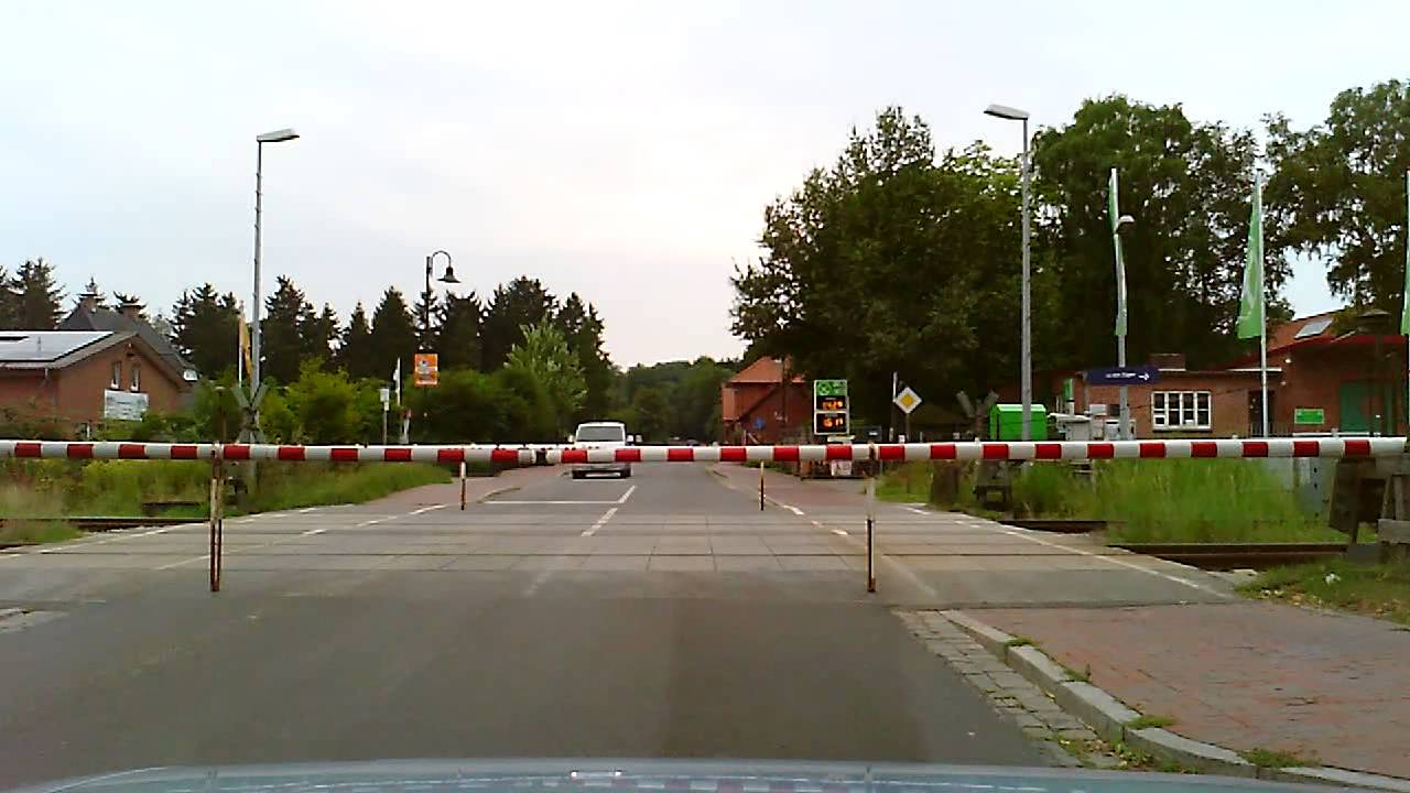 Huntlosen/Großenkneten Bahnübergang am Bahnhof 23.08.2013