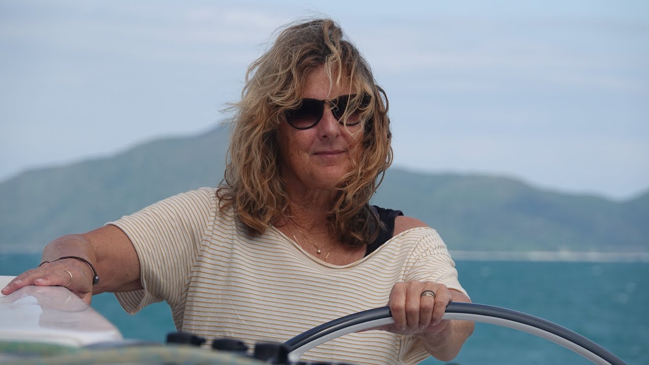 Sailing around the world in 1000 days