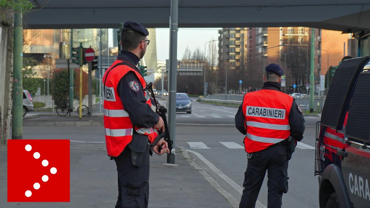 Coronavirus, i posti di blocco dei carabinieri in uscita da Milano