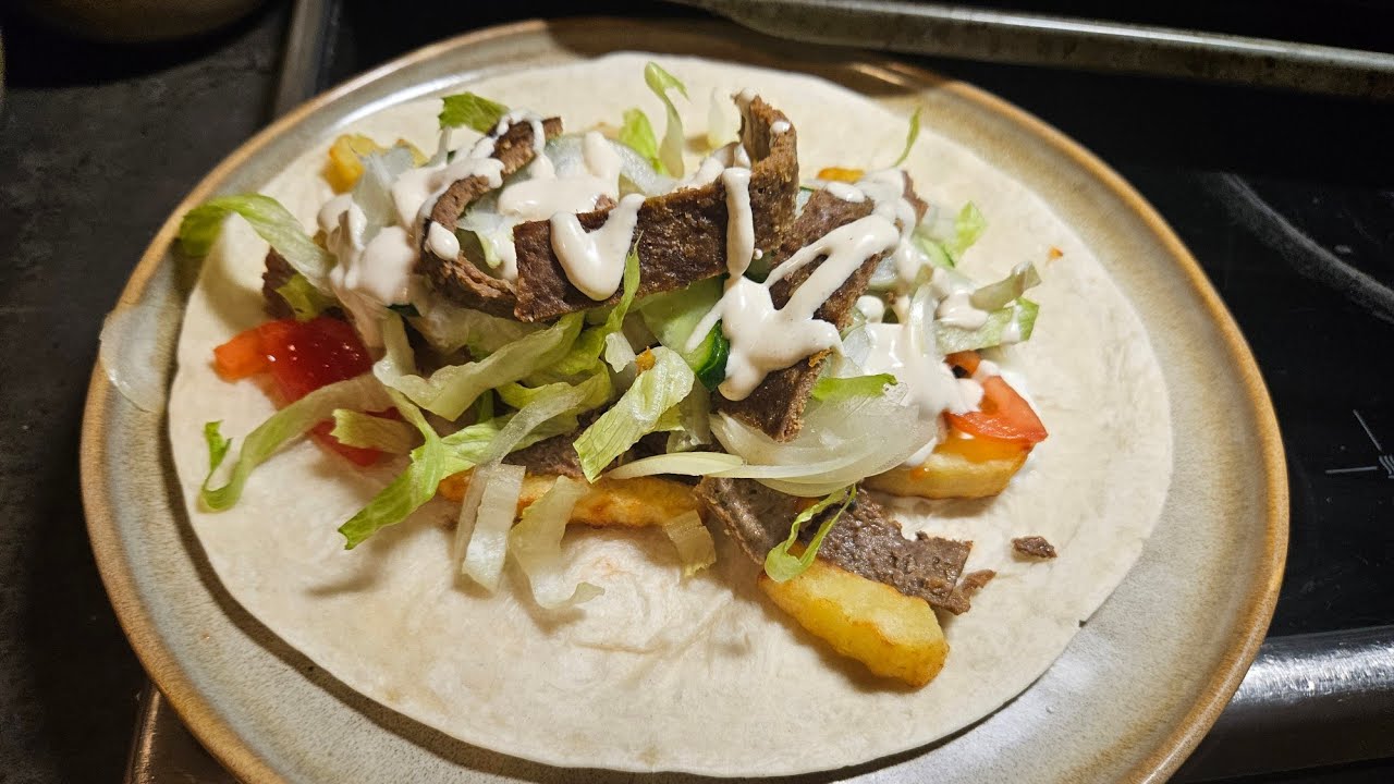Hela familjen äter egengjord Kebab