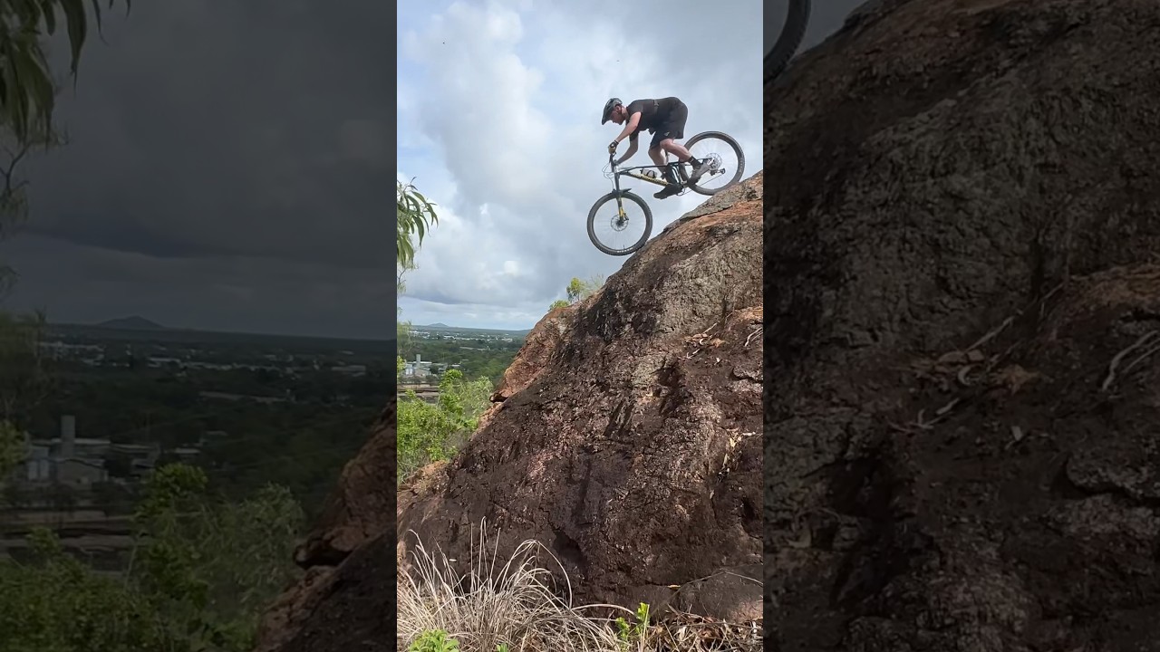 On the edge #blackdiamondtrails #mountainbiking #mtbbc #extremesport #australiamtb #downhill #mtb