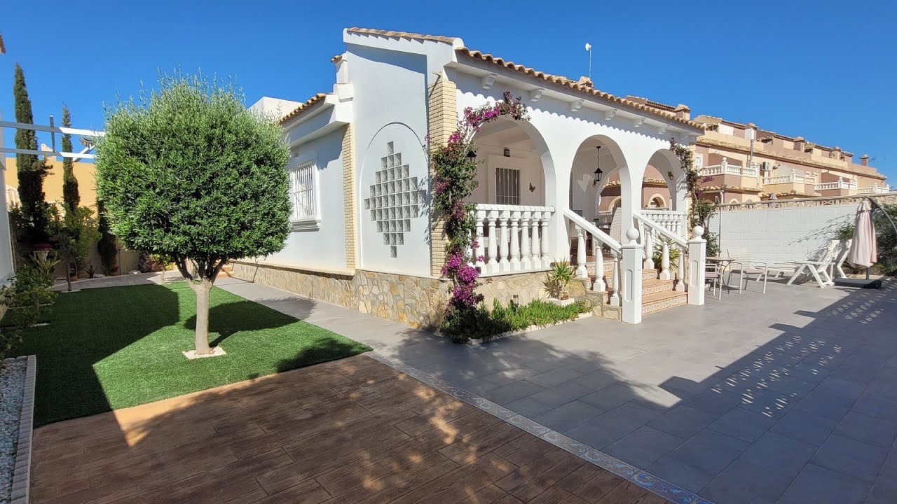 Gorgeous detached Villa with private pool , ready to move in!!! 💥149,950€💥 SIERRA GOLF, Murcia.