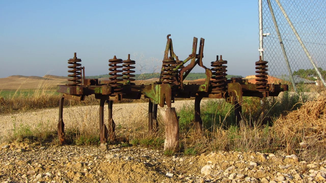 APEROS  AGRICOLAS CON MUCHOS AÑOS.