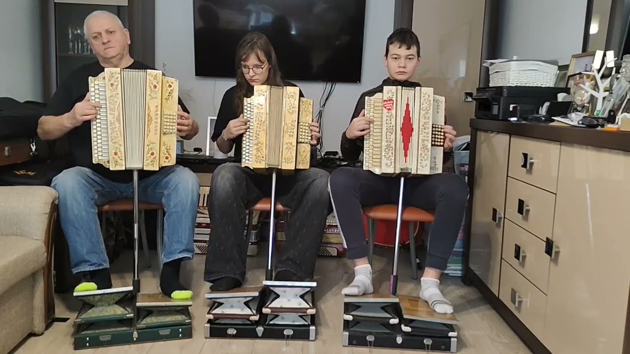 KWIATY KOCHAM I CIEBIE - WALC ( HARMONIA PEDAŁOWA )