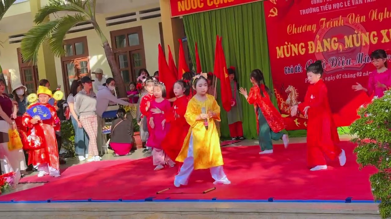 Bé Hát múa Mừng Đảng Mừng xuân lớp 2 Trường Lê Văn Tám phú yên 