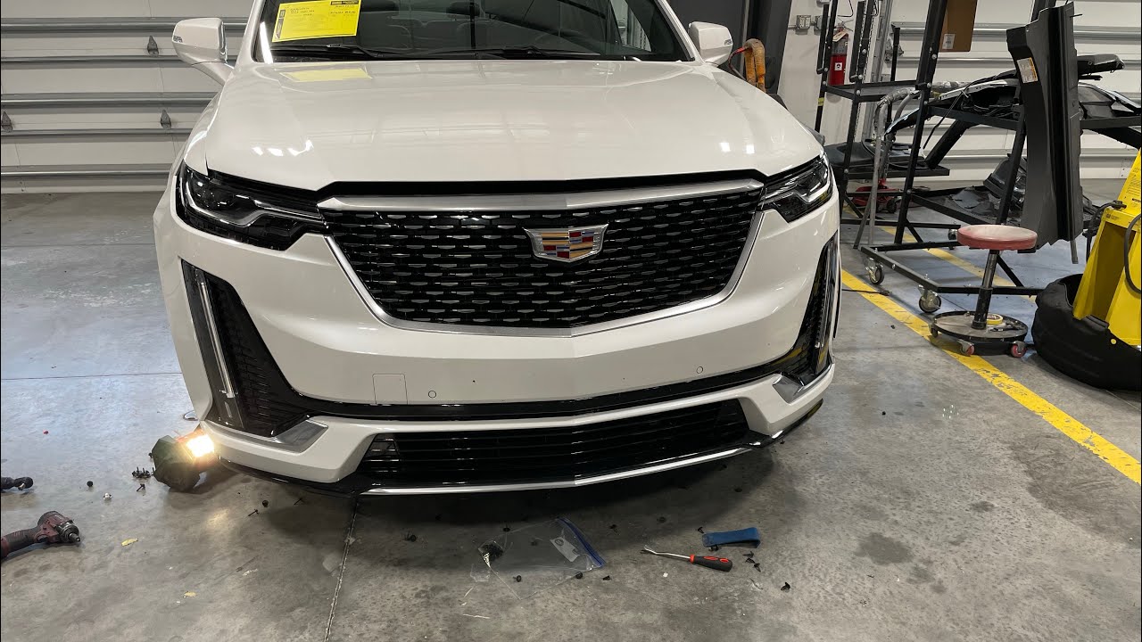 Cadillac XT6 2022 Front bumper removal
