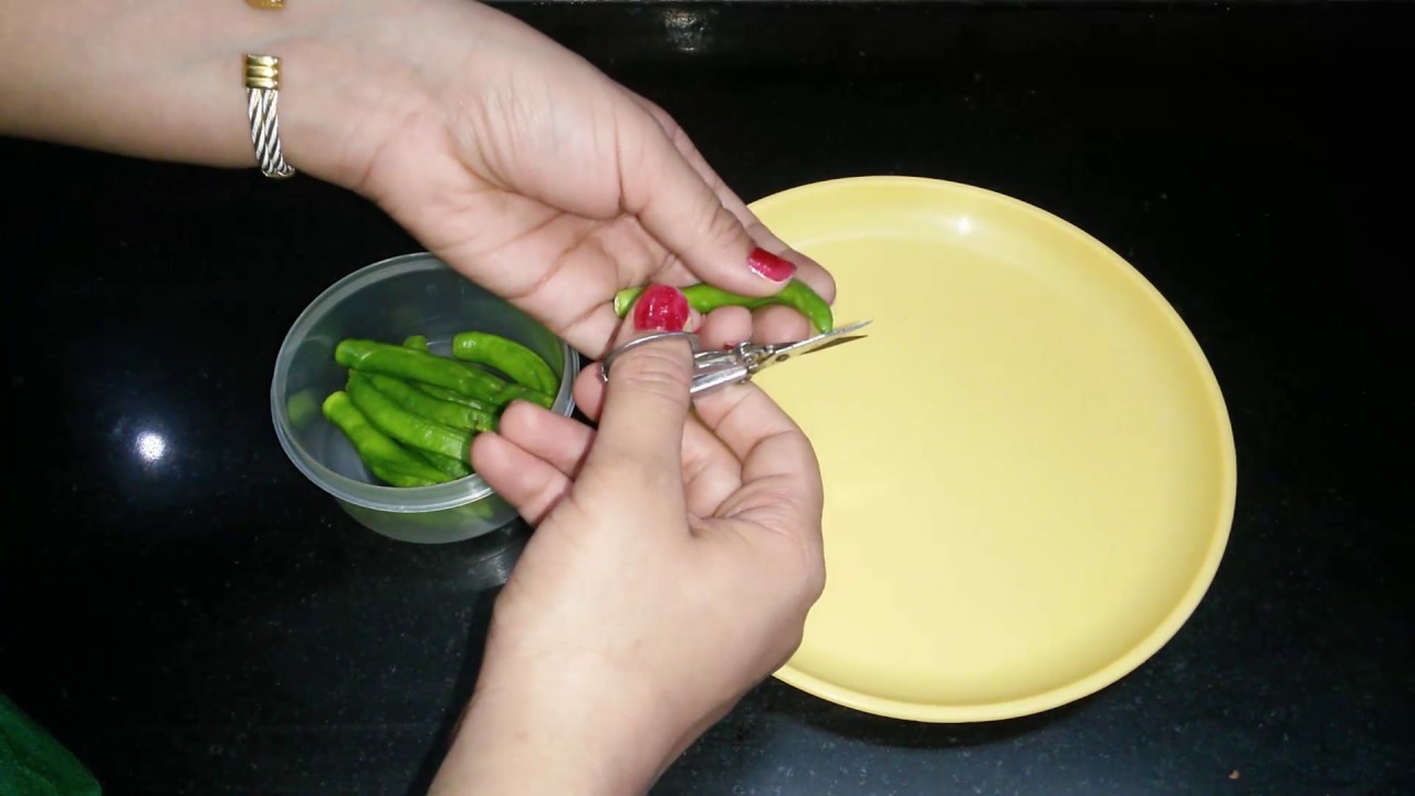 How to cut green chilli with scissor | Amazing vegetable cutting skills | Mirch katne ka tarika