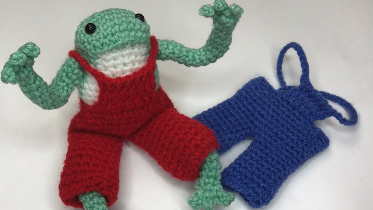 Le tejo pantalón a la Ranita verde { en punto de ganchillo}