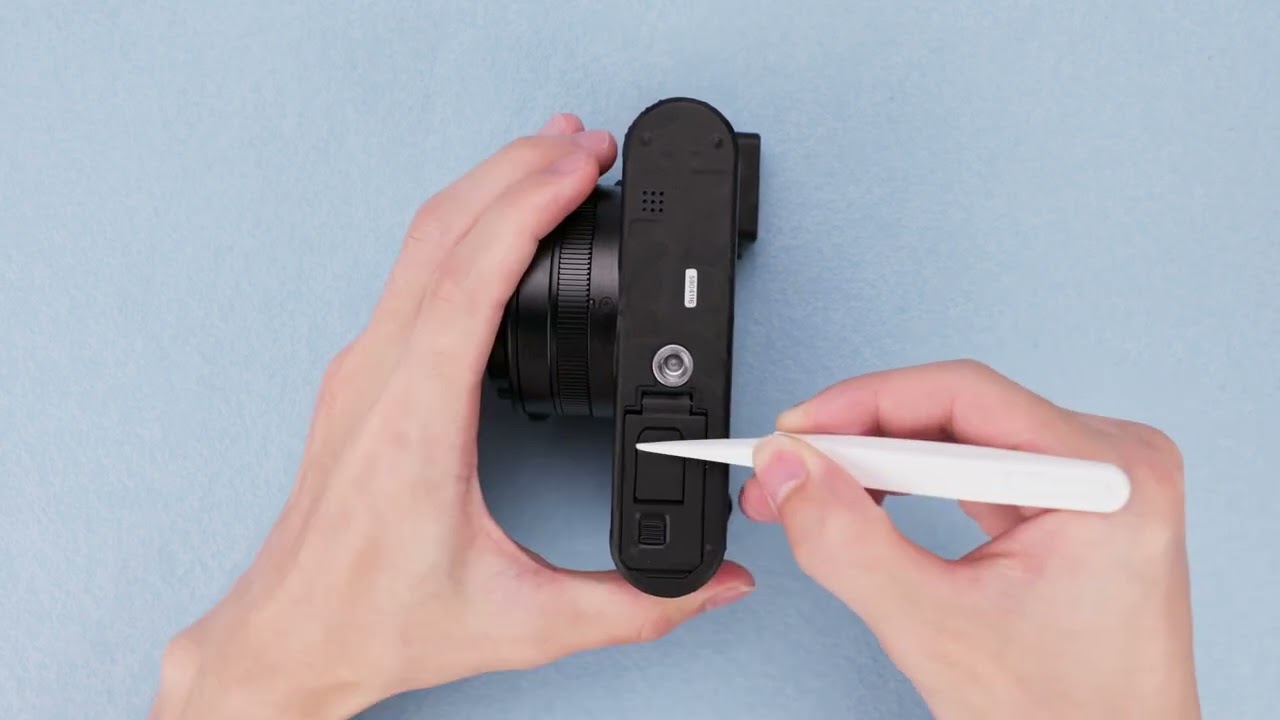 Video Instructions of Protective Skin Film for LEIC. D-LUX 8