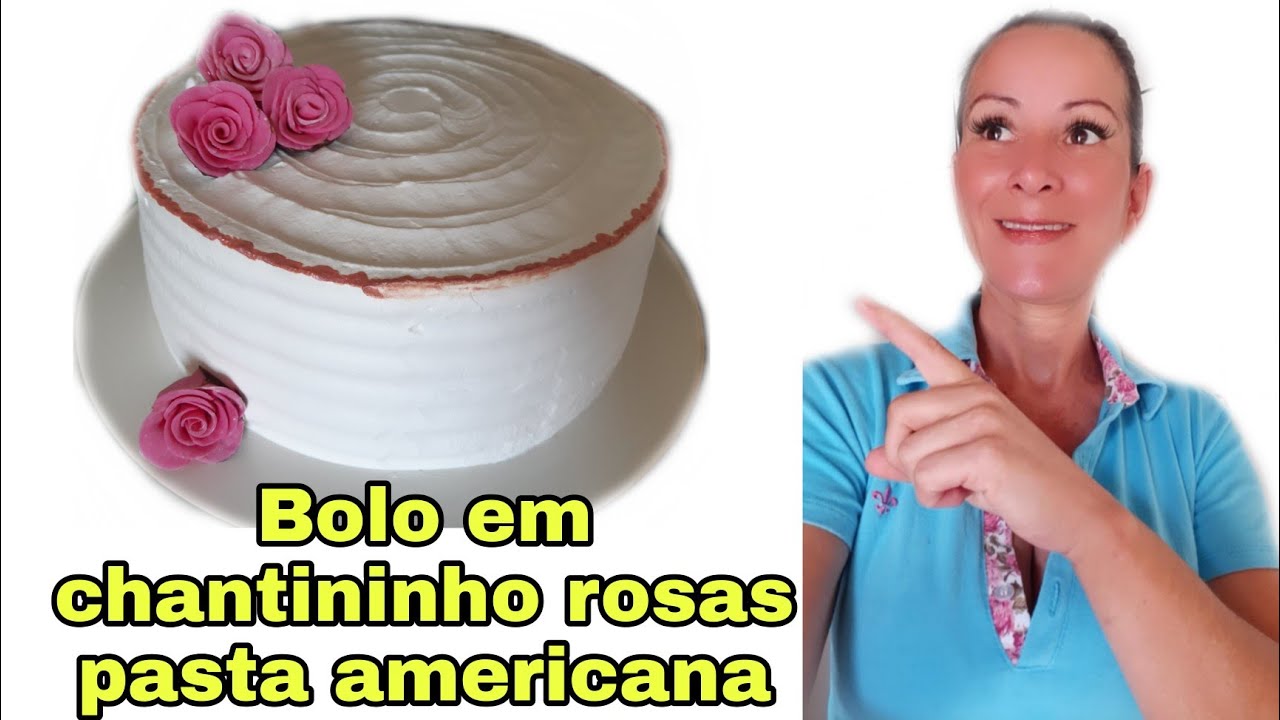 BOLO EM CHANTILLY COM FLORES EM PASTA AMERICANA