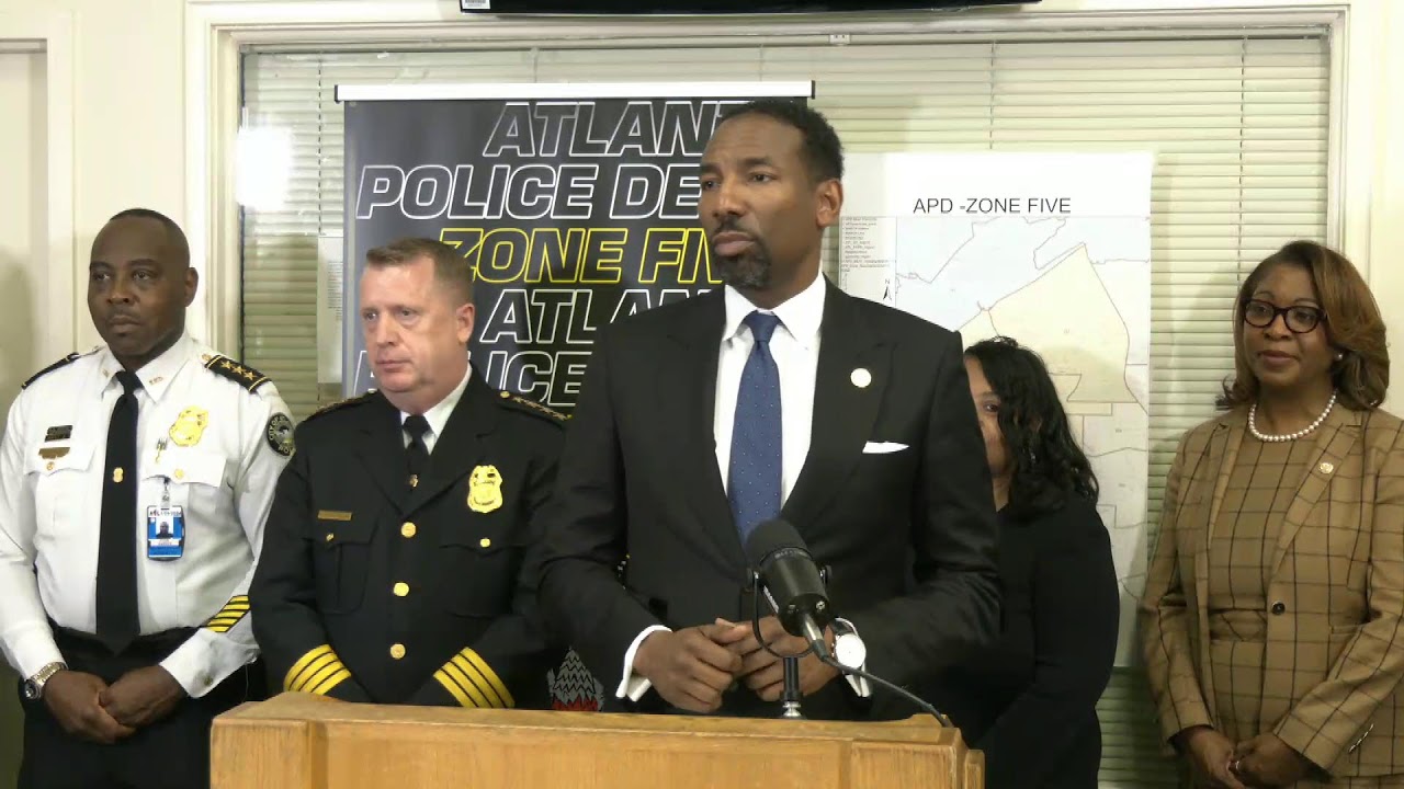 Mayor Dickens announcing new APD chief