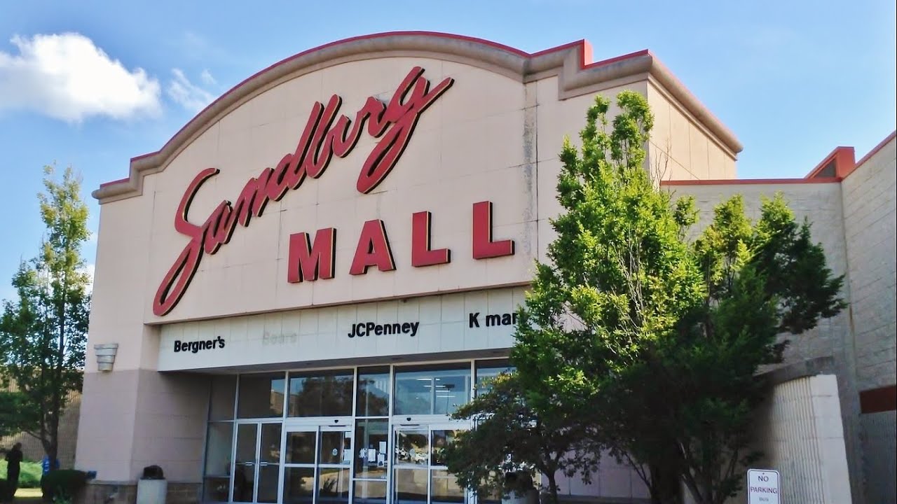 Sandburg Mall in Galesburg, IL - June 2016