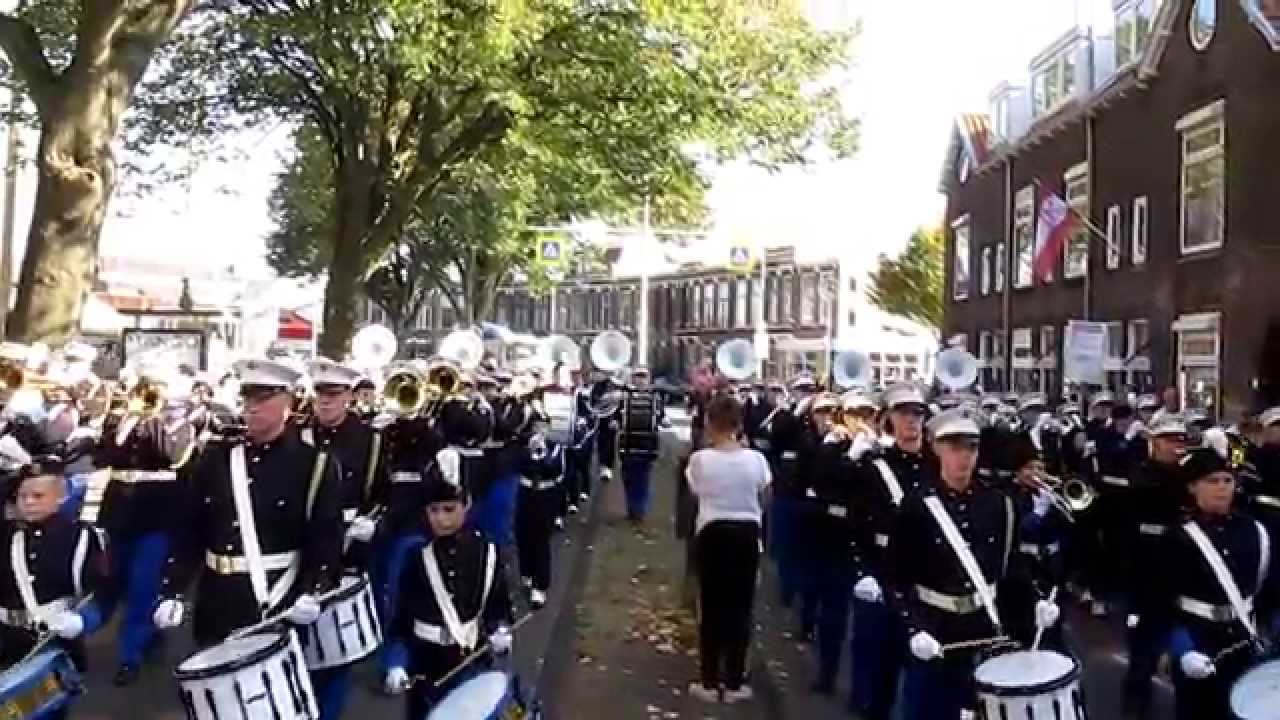 K&G Orkesten gezamenlijk naar startpunt Optocht 3 oktober 2014 Leiden