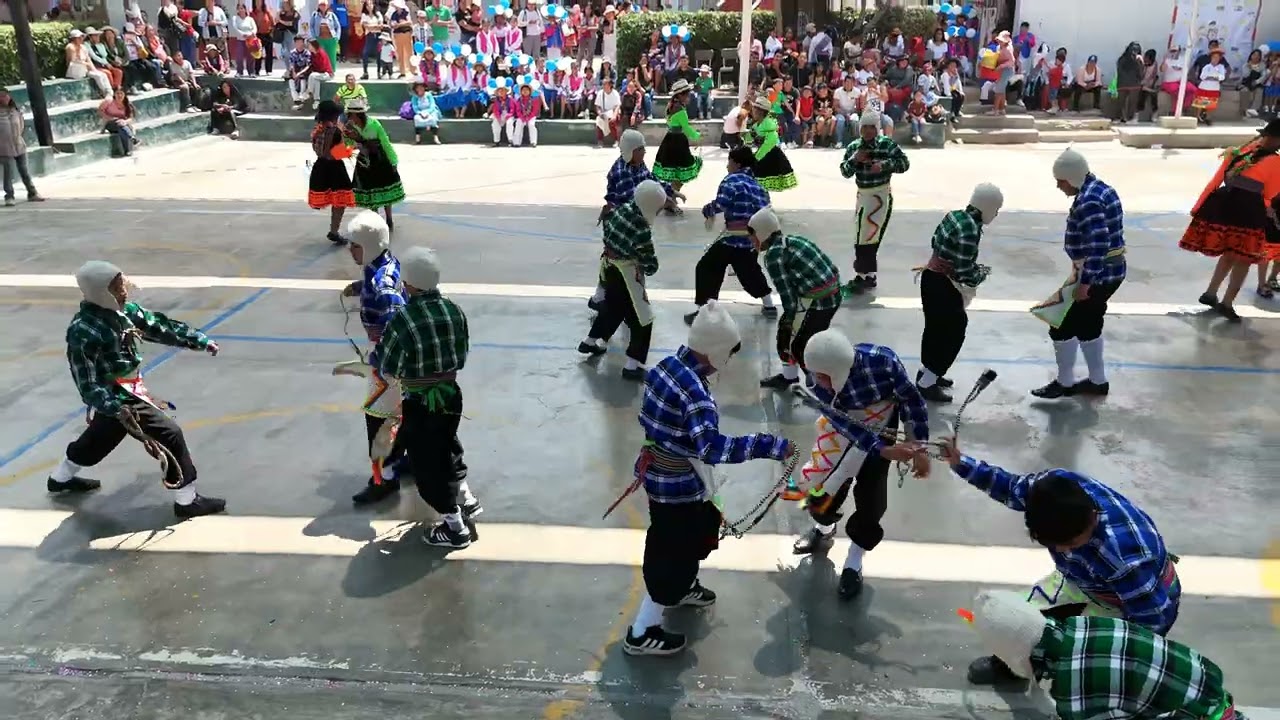 Pucllay de Uripa por las niñas y niños del 6° B. El aniversario de la I.E. Mi nuevo Perú 
