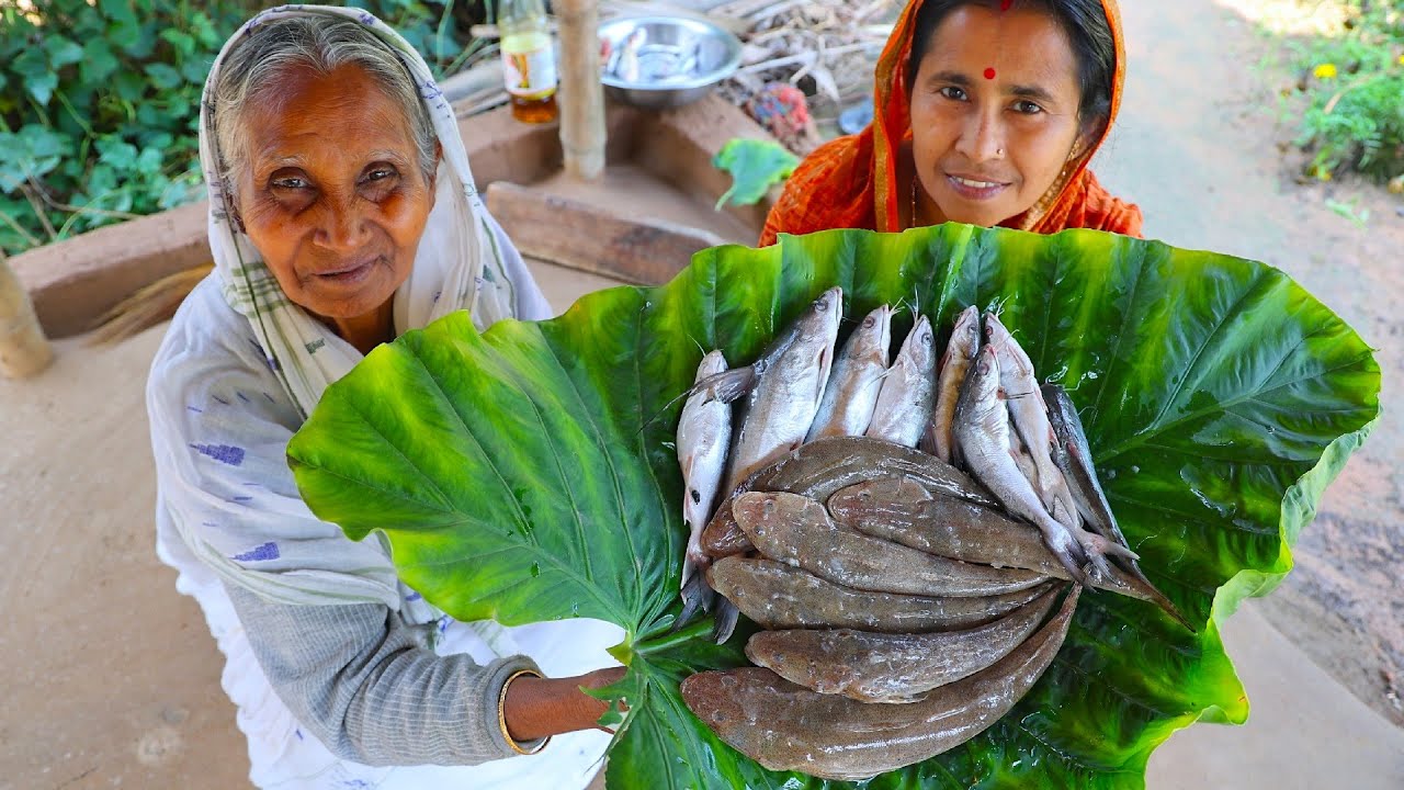 সমুদ্রের জ্যান্ত ট্যাংরা মাছের রেসিপি | Cooking sea fish by our grandmother and my mother | villfood