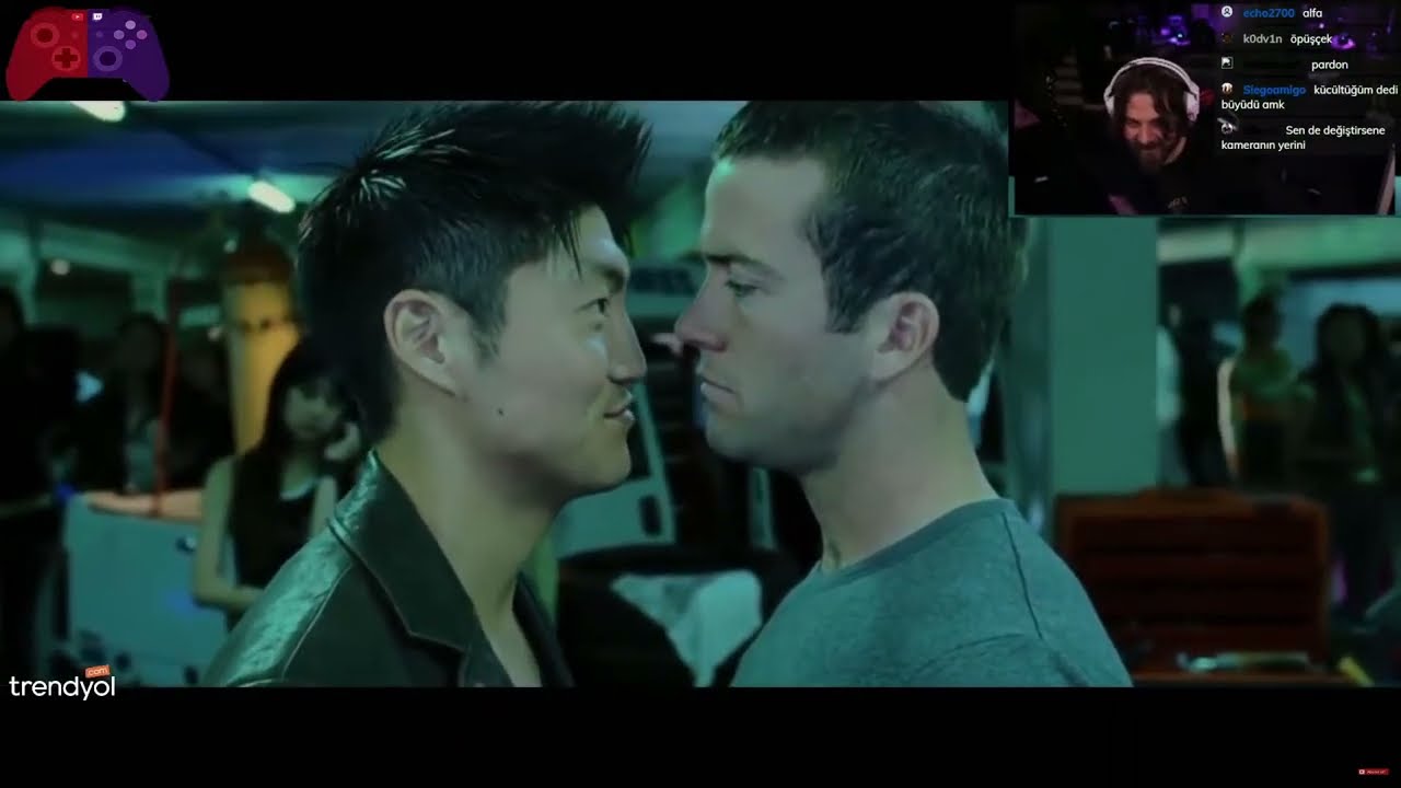 Nobk Elraenn'in Kendisinin Videosunu İzlediği Video'yu İzliyor